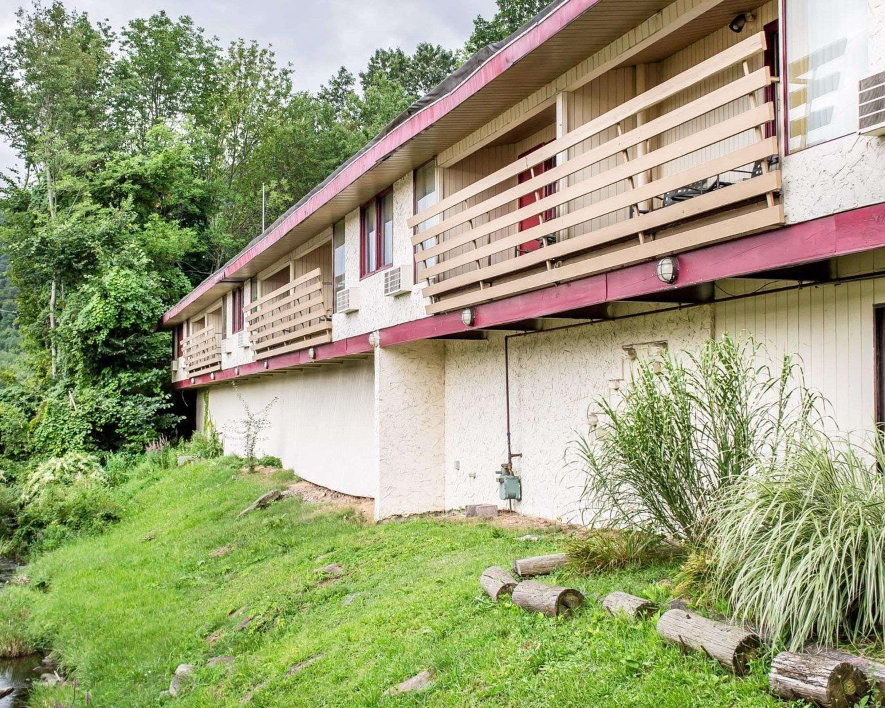 Econo Lodge Clarks Summit Exterior photo