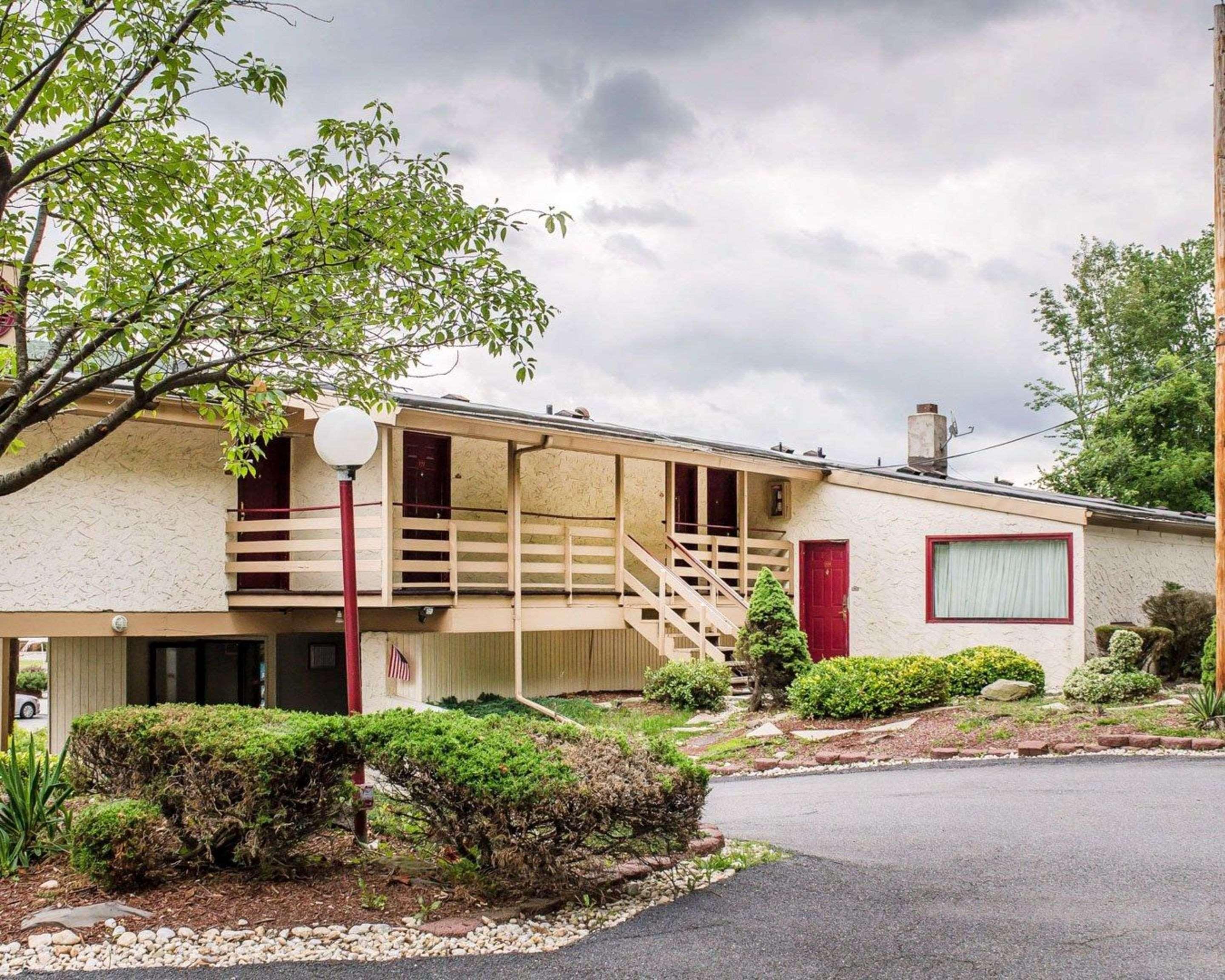 Econo Lodge Clarks Summit Exterior photo