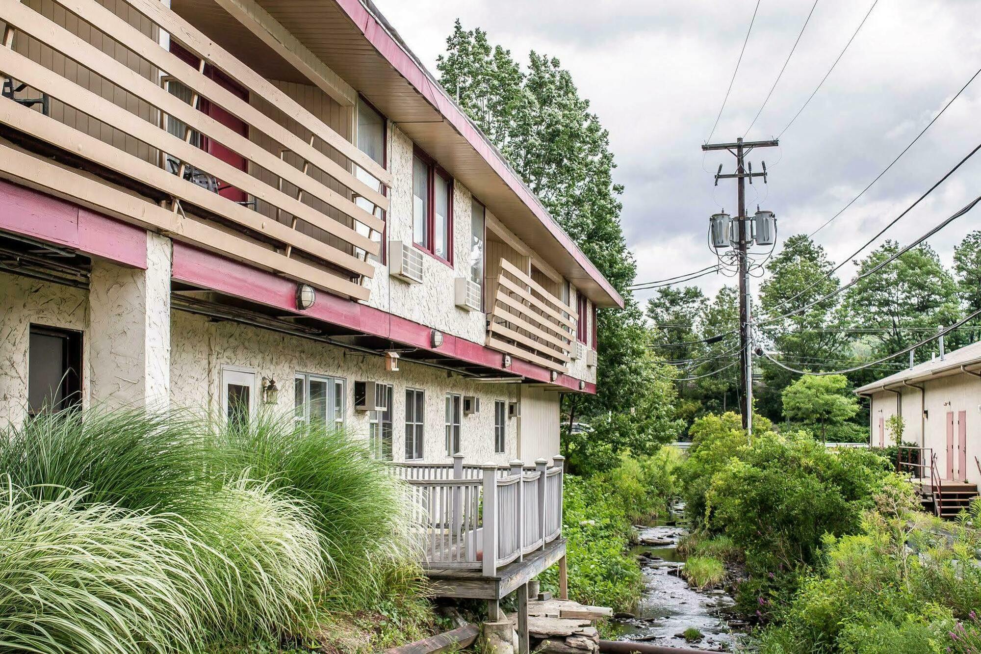 Econo Lodge Clarks Summit Exterior photo